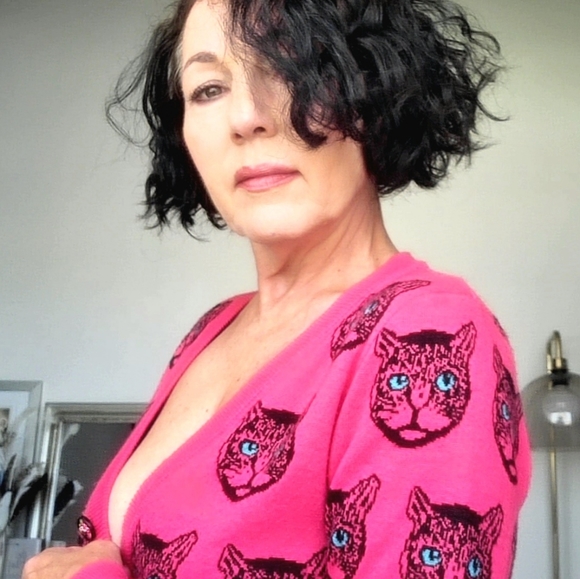 Meet your Posher, Ute - Picture 3 of 5